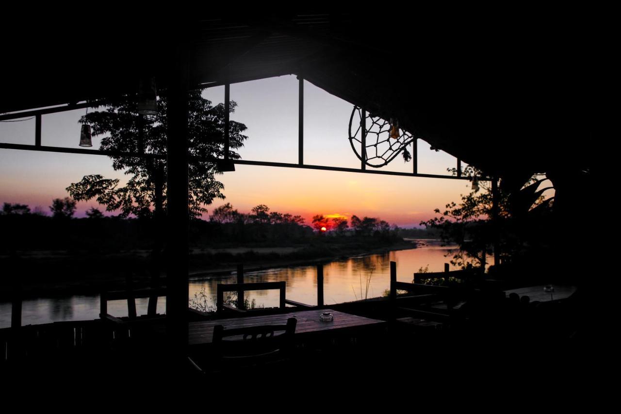 River Park Retreat Sauraha Eksteriør billede