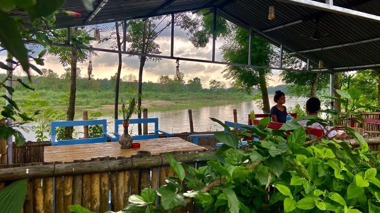 River Park Retreat Sauraha Eksteriør billede